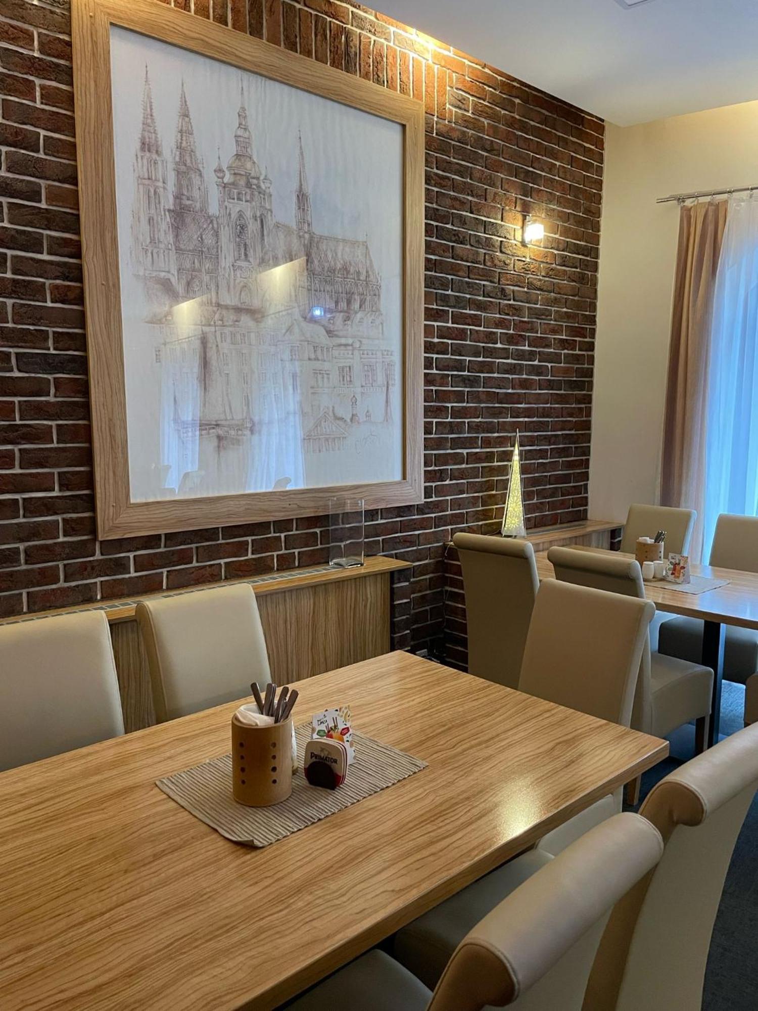 Hotel U Mesta Prahy นาคอด ภายนอก รูปภาพ